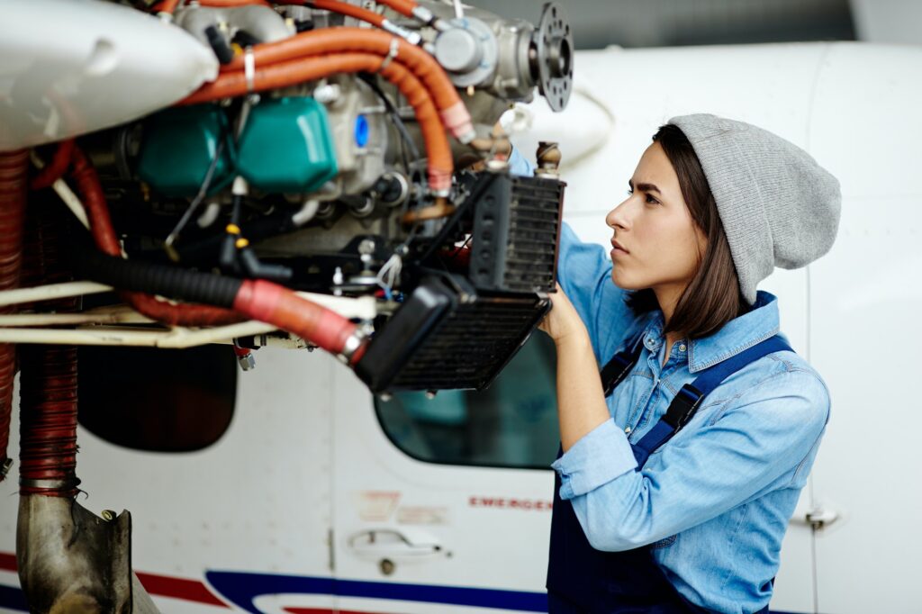 Repairing airplane motor